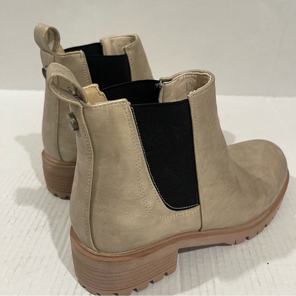 Women’s Seven7 Tan Metallic Pull On Chelsea Boots Size 10 US! - Picture 7 of 10